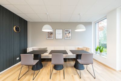 Ein modernes Büro, das Wachstum und Wertschätzung Raum gibt