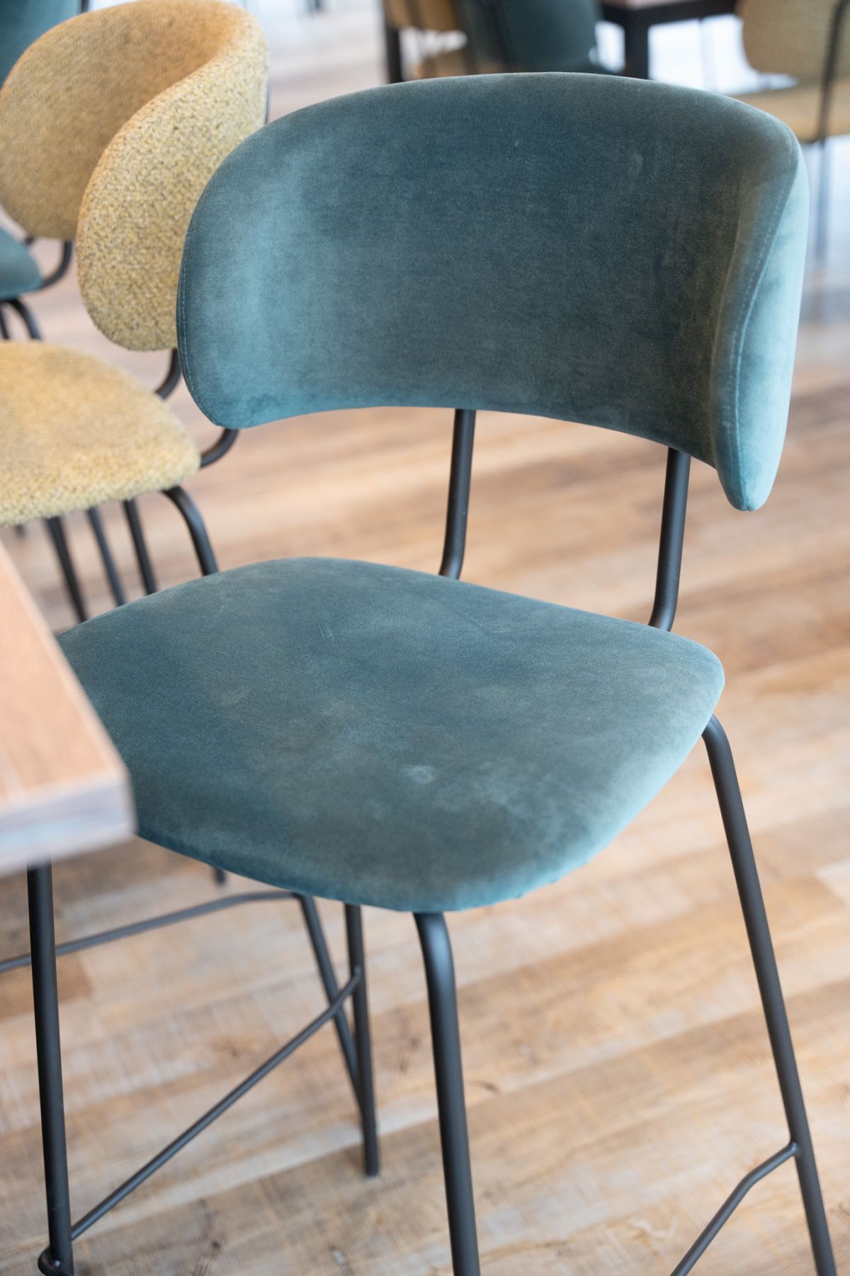 Gemütliche Barhocker die jeder Arbeitsumgebung eine elegante Note verleihen