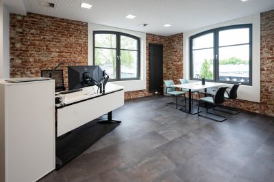 Einladende, freundliche und hochwertige Raumwirkung, die den besonderen Charme und Ästhetik des Altbaus unterstreicht und in Szene setzt.