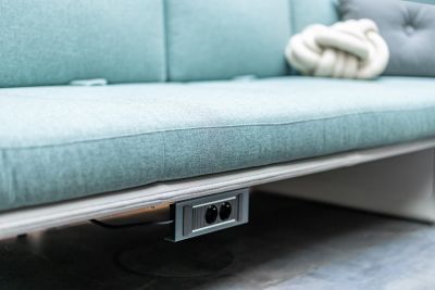 Individuelle Loungelösung mit integrierten Stromzugängen
