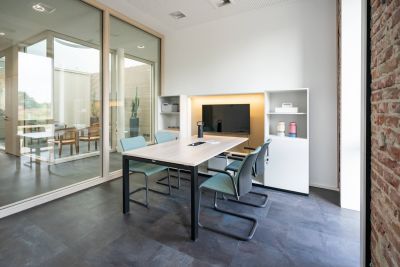 Meetingpoint mit Medienunterstützung für kleine Besprechungsrunden