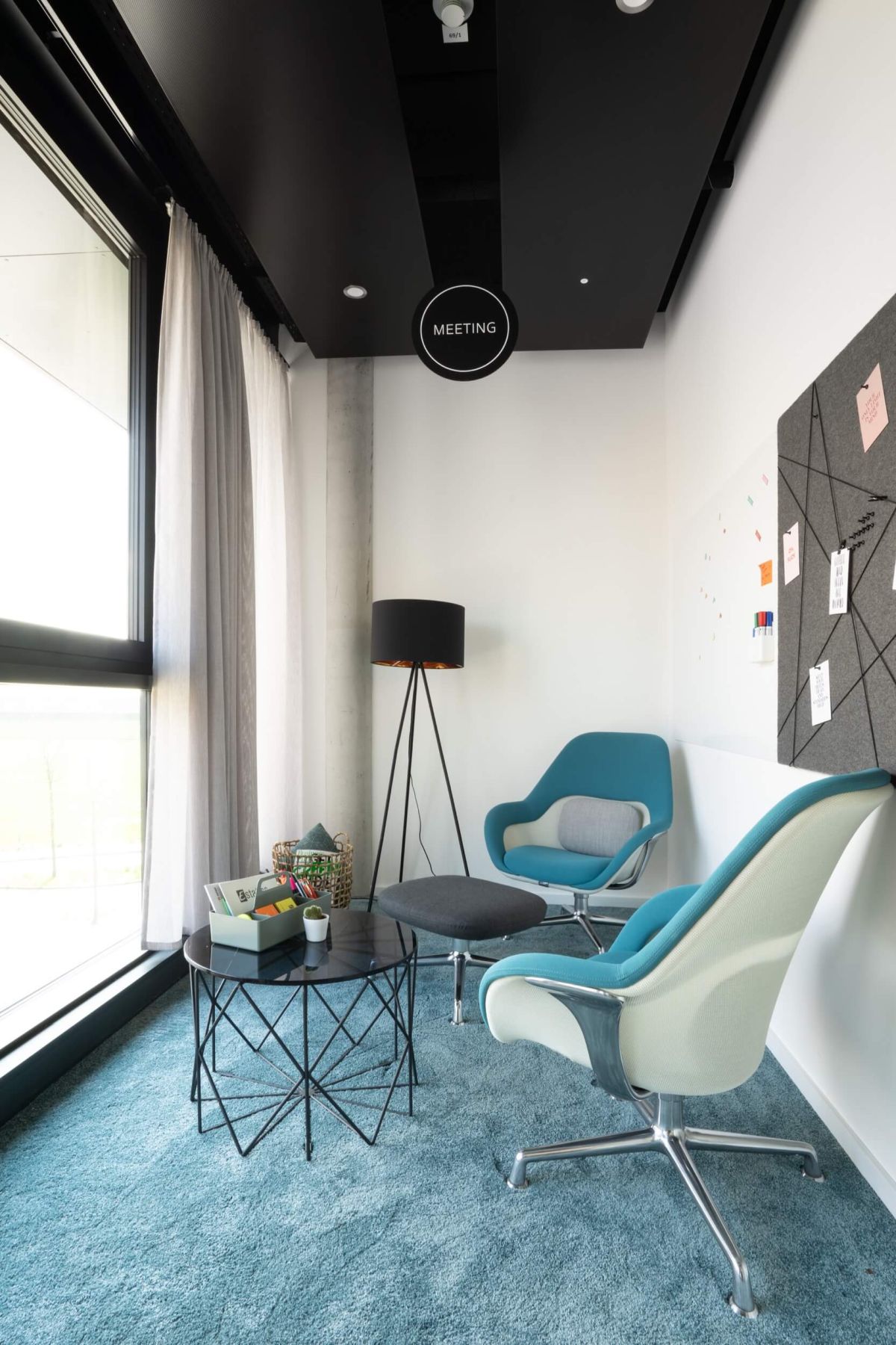 Kleiner Besprechungsbereich mit Lounge Accessories