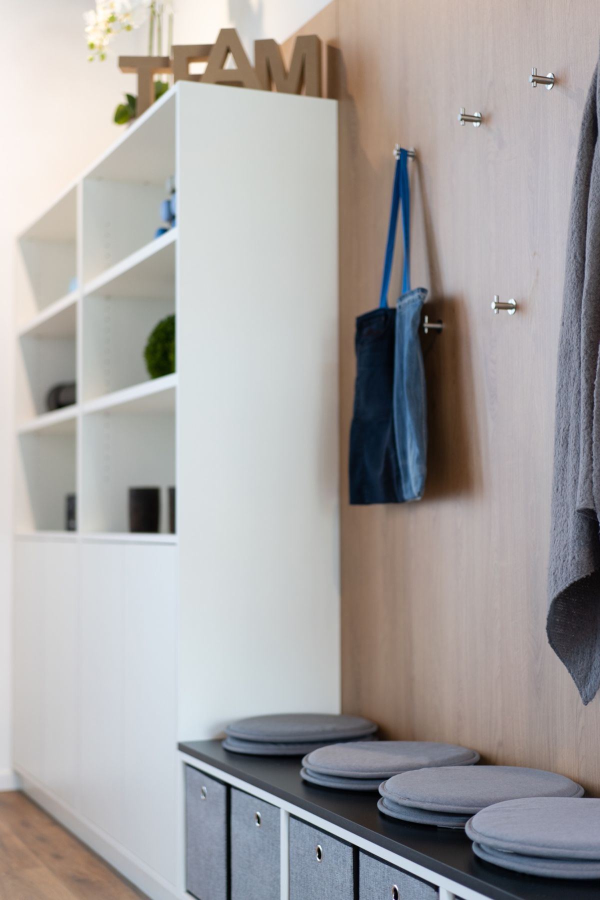 Stauraummöglichkkeit für den Schulungsraum