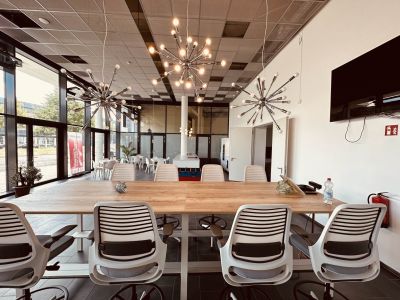 Der Flex Desk bietet die idealen Bedingungen für Teamarbeit